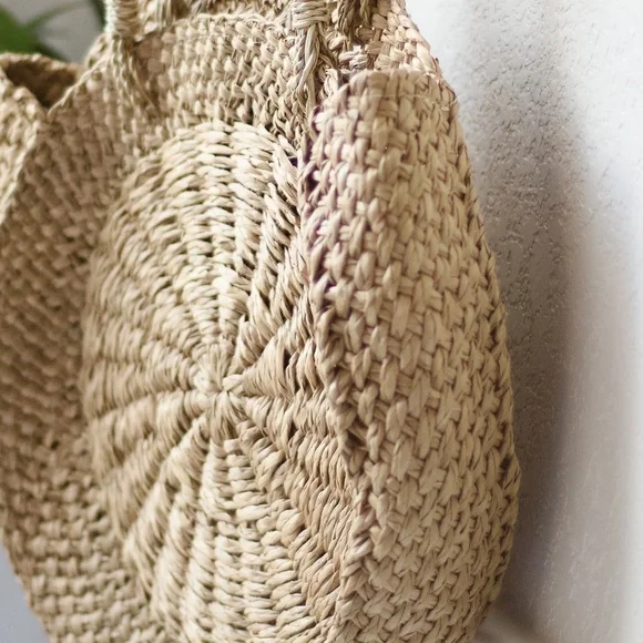 Hand Crafted Natural Straw Handbag - Picture 8 of 8